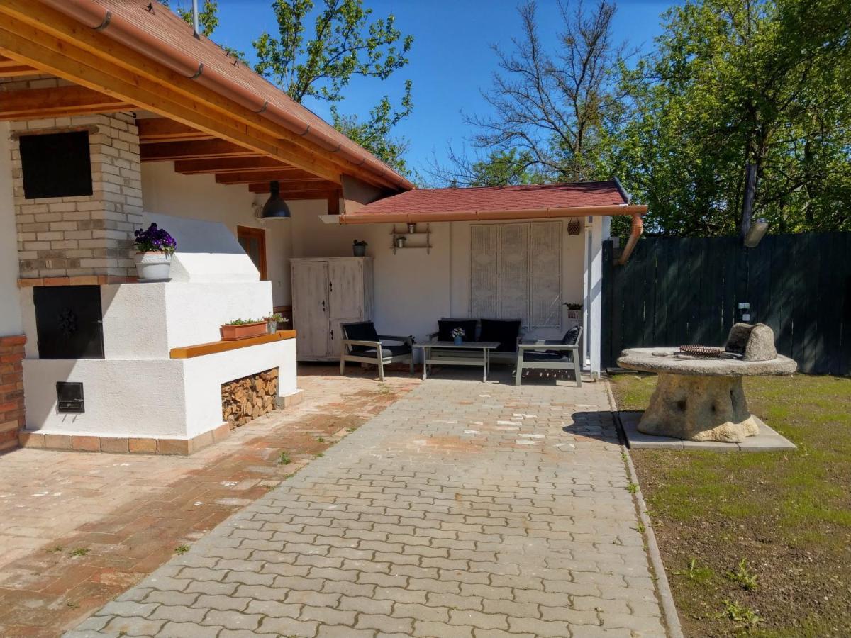 Klara-Haza Vendeghaz Hotel Tiszadorogma Екстериор снимка